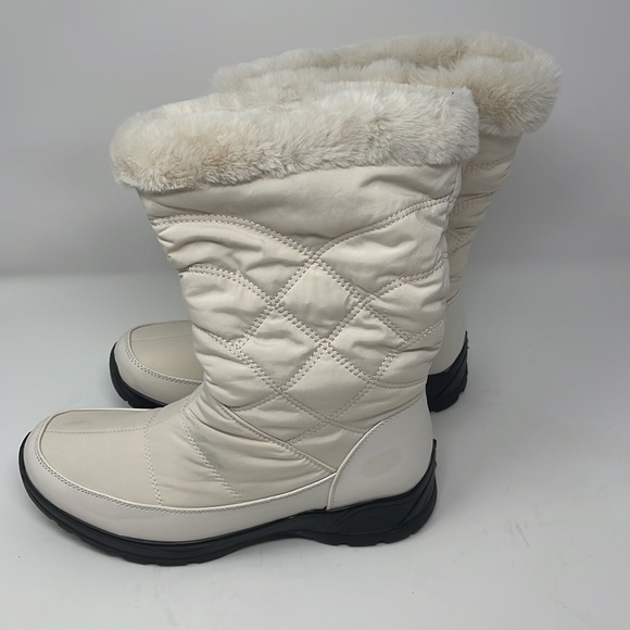 Easy Street Easy Dry Cuddle Waterproof Boots - Picture 3 of 16